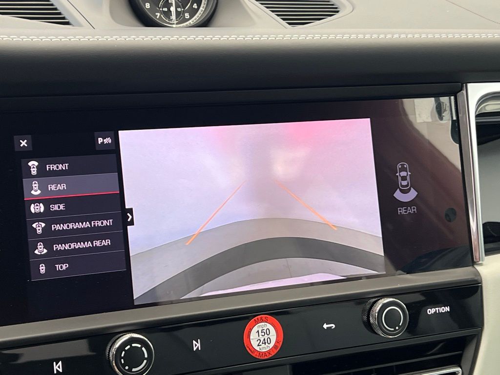 2025 Porsche Macan  15