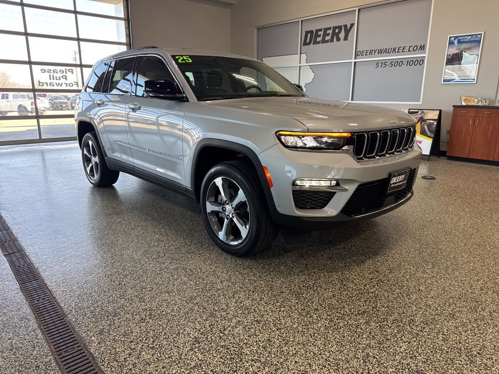 Silver Zynith 2025 Jeep Grand Cherokee Limited 4WD SUV / Crossover Four-Wheel Drive 8-Speed Automatic