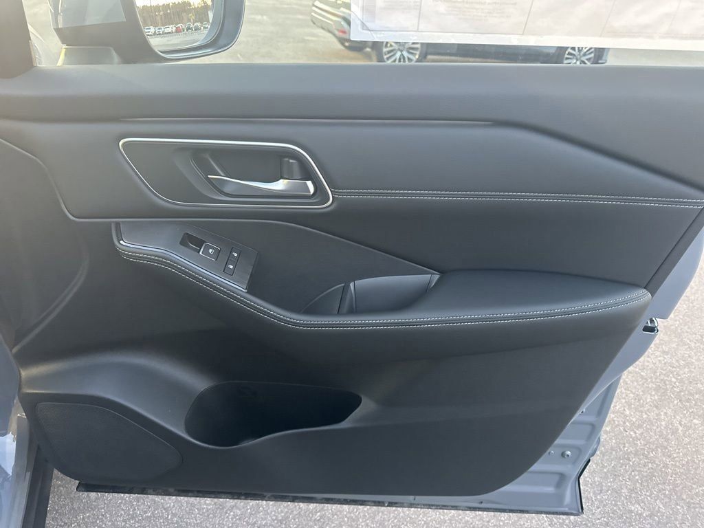 2025 Boulder Gray Pearl Nissan Rogue Platinum FWD SUV