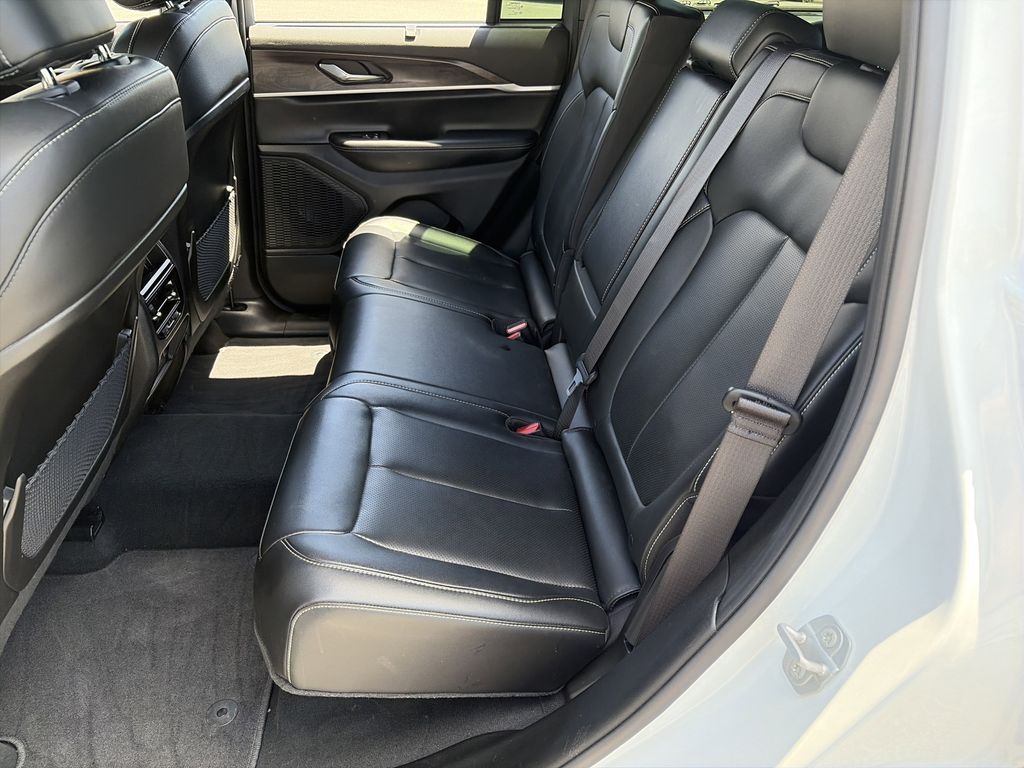 Used 2025 Jeep Grand Cherokee SUV