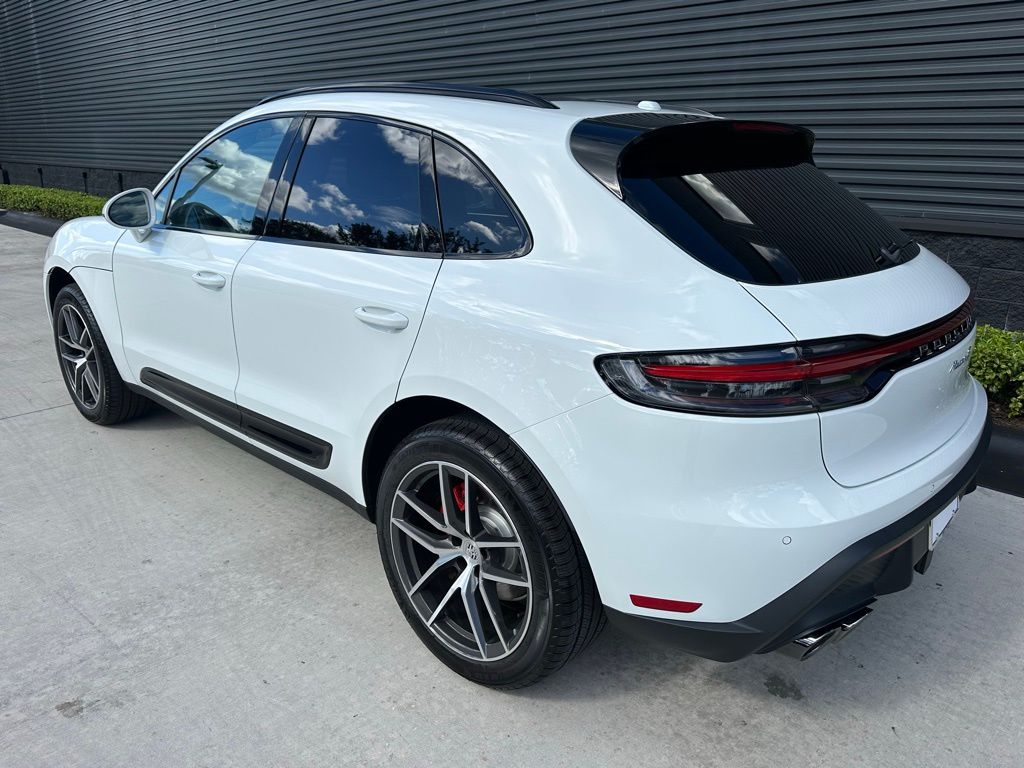 Thumbnail: 2026 Porsche Macan - 3