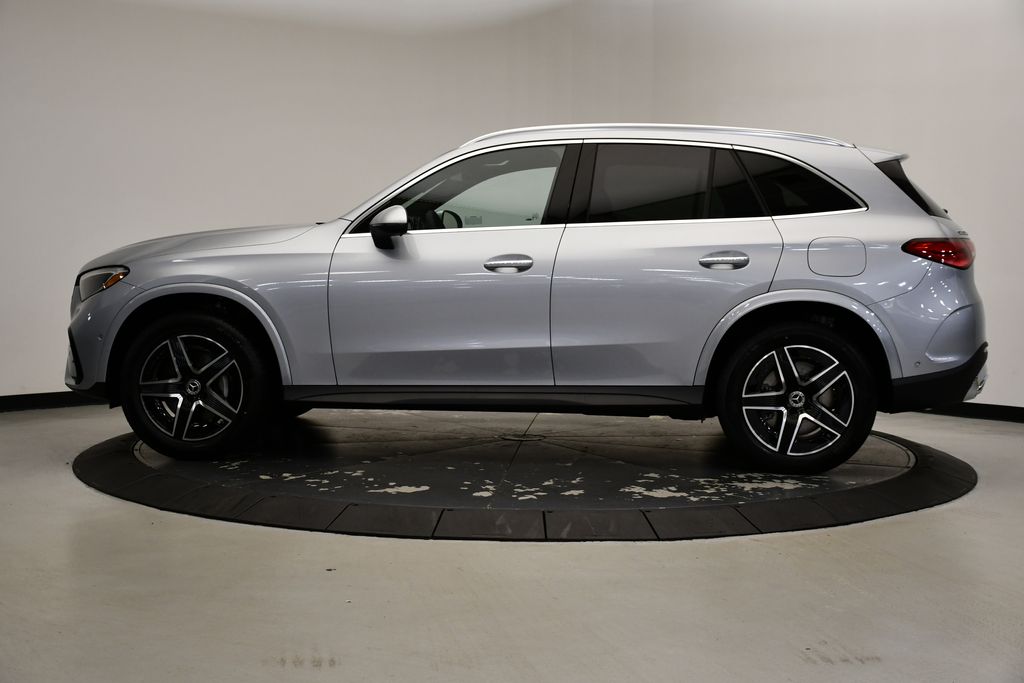 2025 Mercedes-Benz GLC 350 2