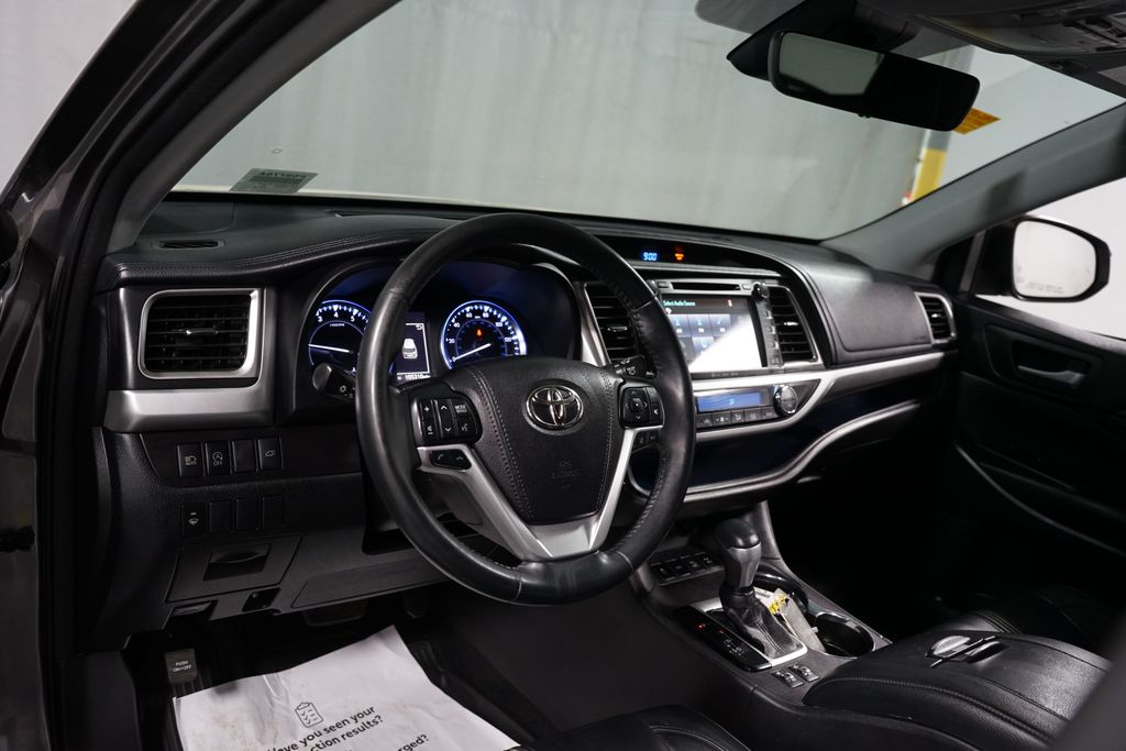 Thumbnail: 2018 Toyota Highlander - 11