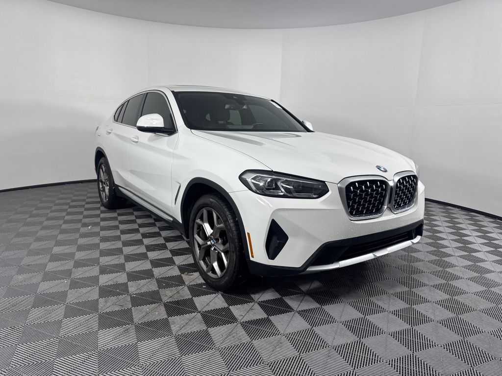 Thumbnail: 2023 BMW X4 - 3