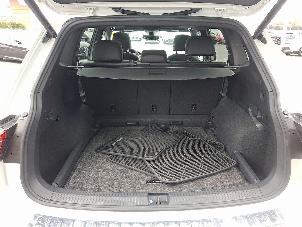 Thumbnail: 2022 Volkswagen Tiguan - 30