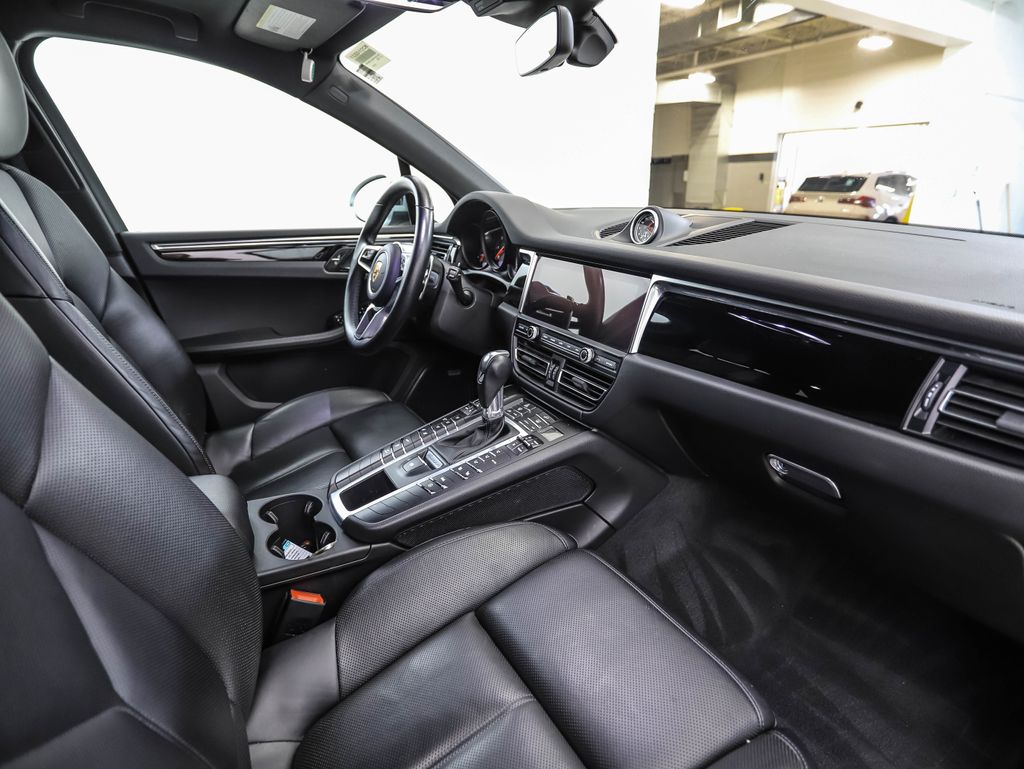 Thumbnail: 2020 Porsche Macan - 28