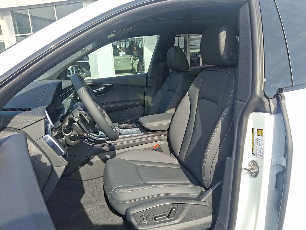 Thumbnail: 2026 Audi Q8 - 10