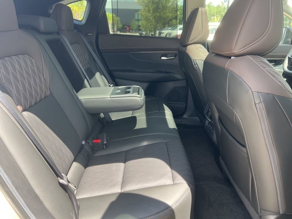 2025 Champagne Silver Metallic Nissan Murano Platinum AWD SUV