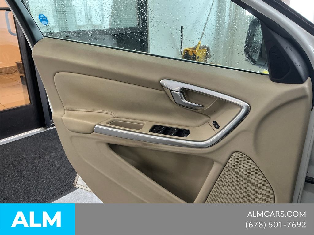 Used 2015 White Volvo T5 Premier image 11