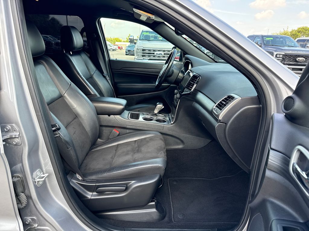Used 2020 Silver Jeep Laredo E image 26
