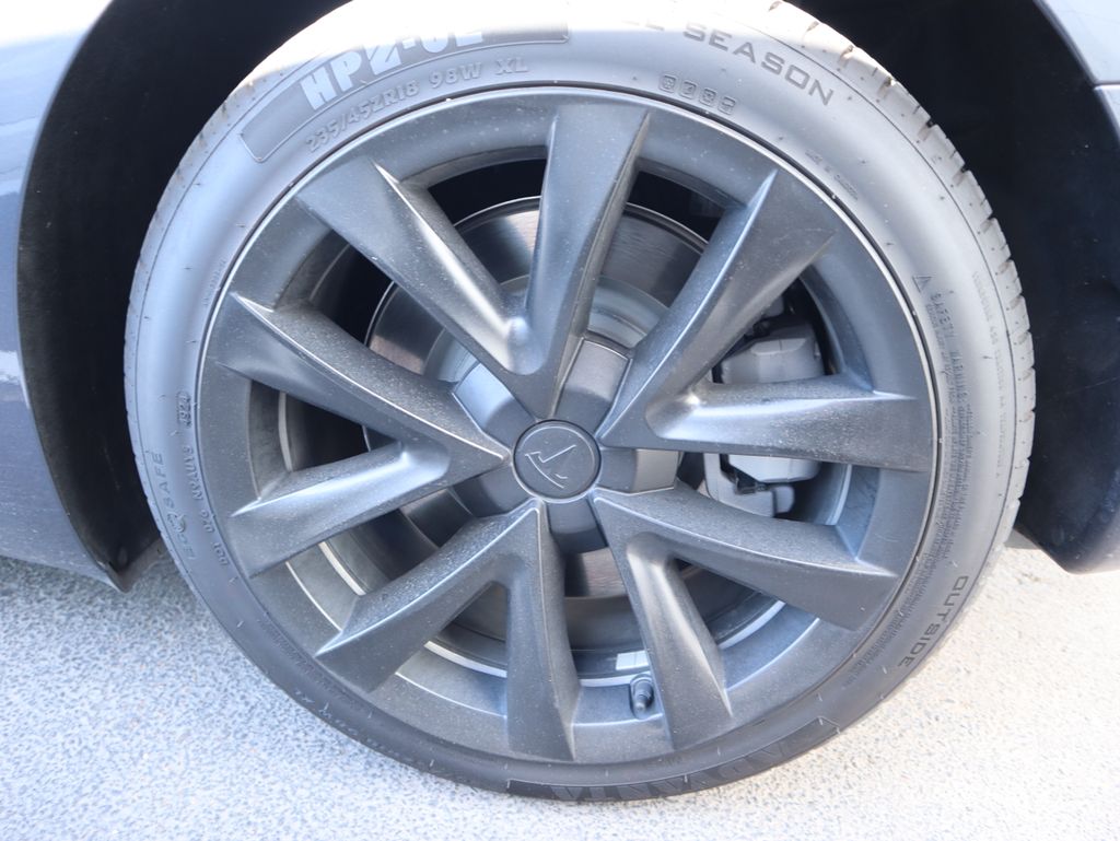 Thumbnail: 2022 Tesla Model 3 - 16