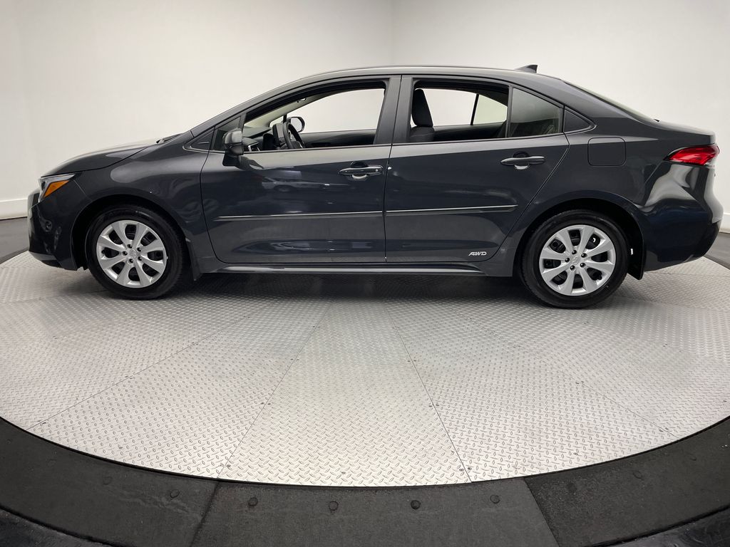 2025 Toyota Corolla LE 8