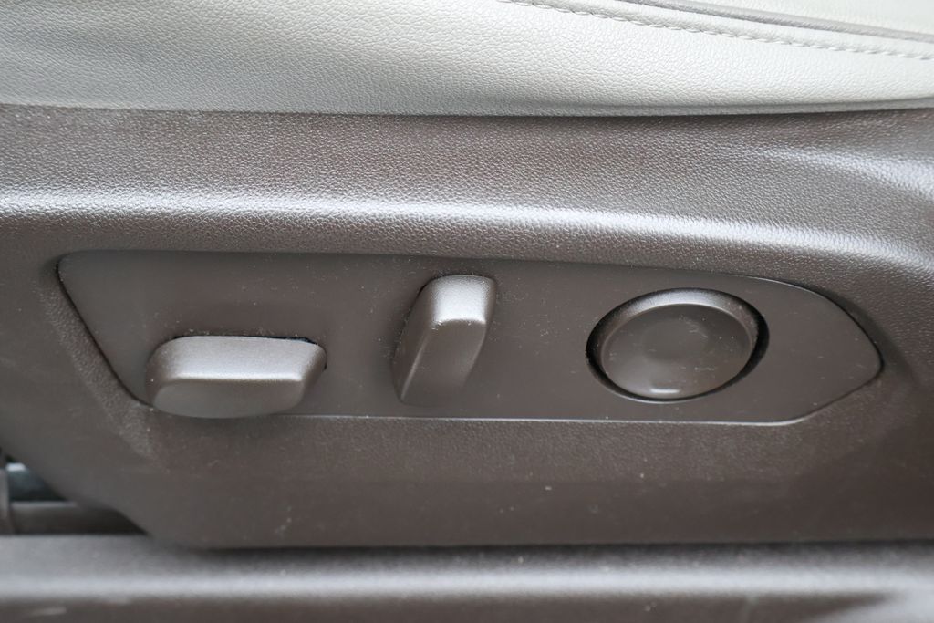 Thumbnail: 2021 GMC Yukon - 14