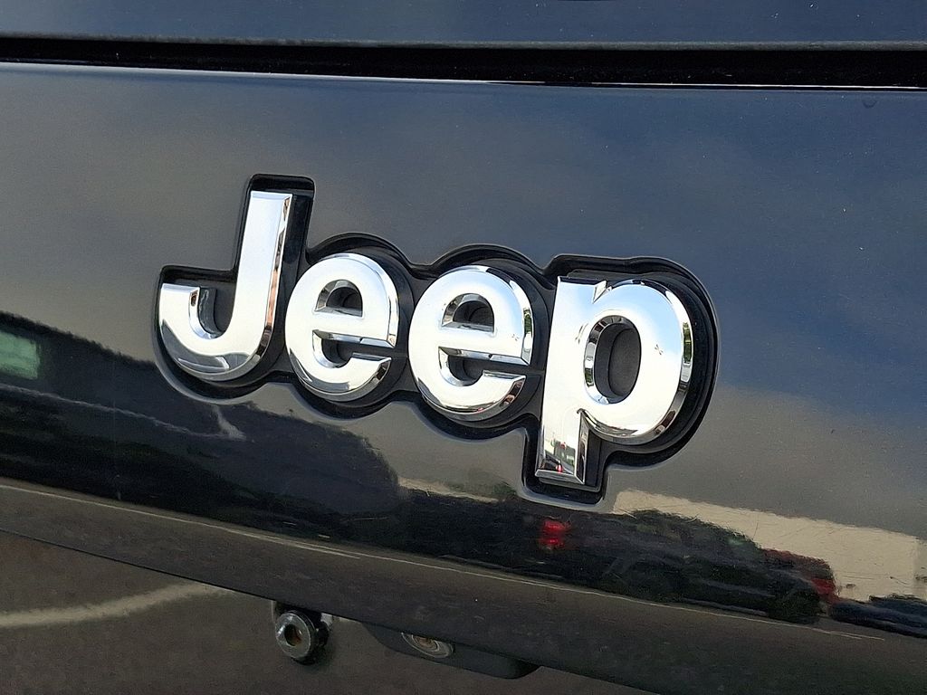 2020 Jeep Cherokee Latitude Plus Black at Auto Express Mitsubishi