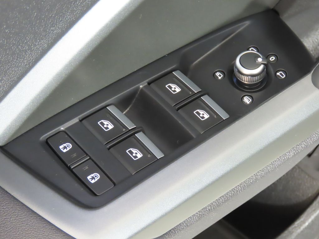 Thumbnail: 2025 Audi Q3 - 32