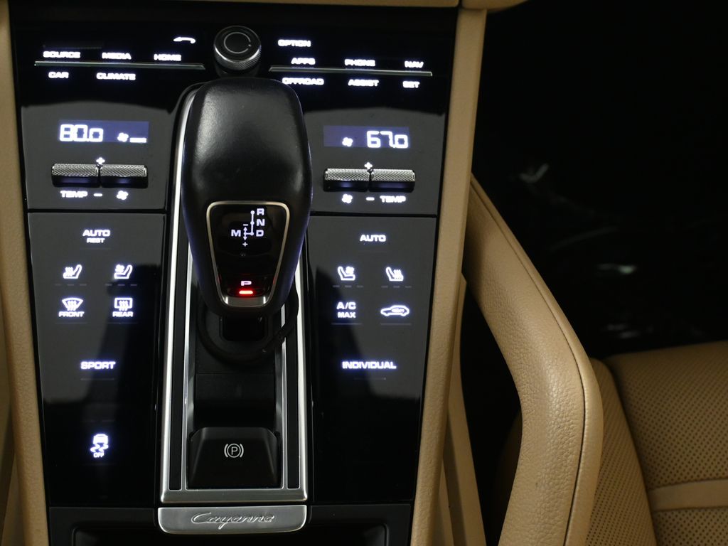 Thumbnail: 2022 Porsche Cayenne - 26