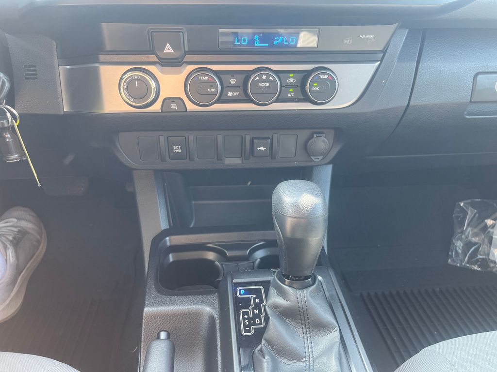 2022 Toyota Tacoma SR photo