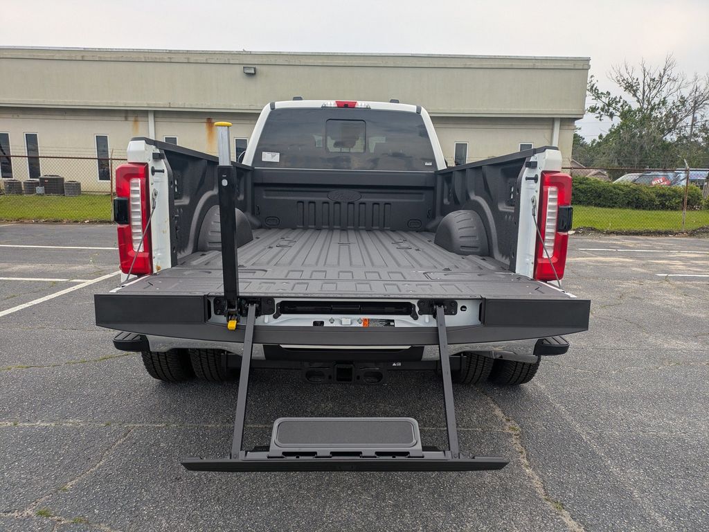 2026 Ford F-350 Super Duty LARIAT