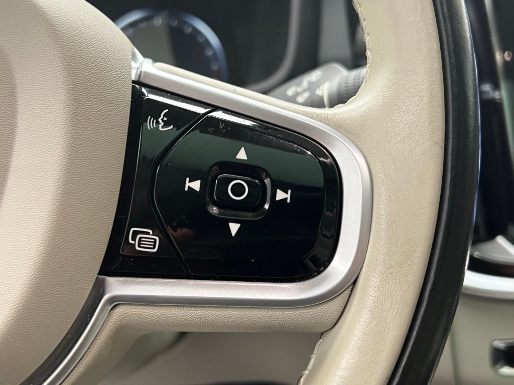 Thumbnail: 2022 Volvo S60 - 18