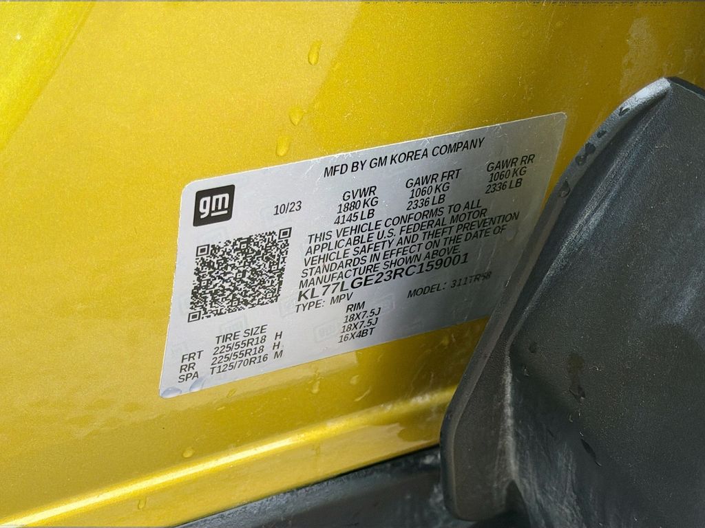 Used 2024 Yellow Chevrolet 1RS image 27