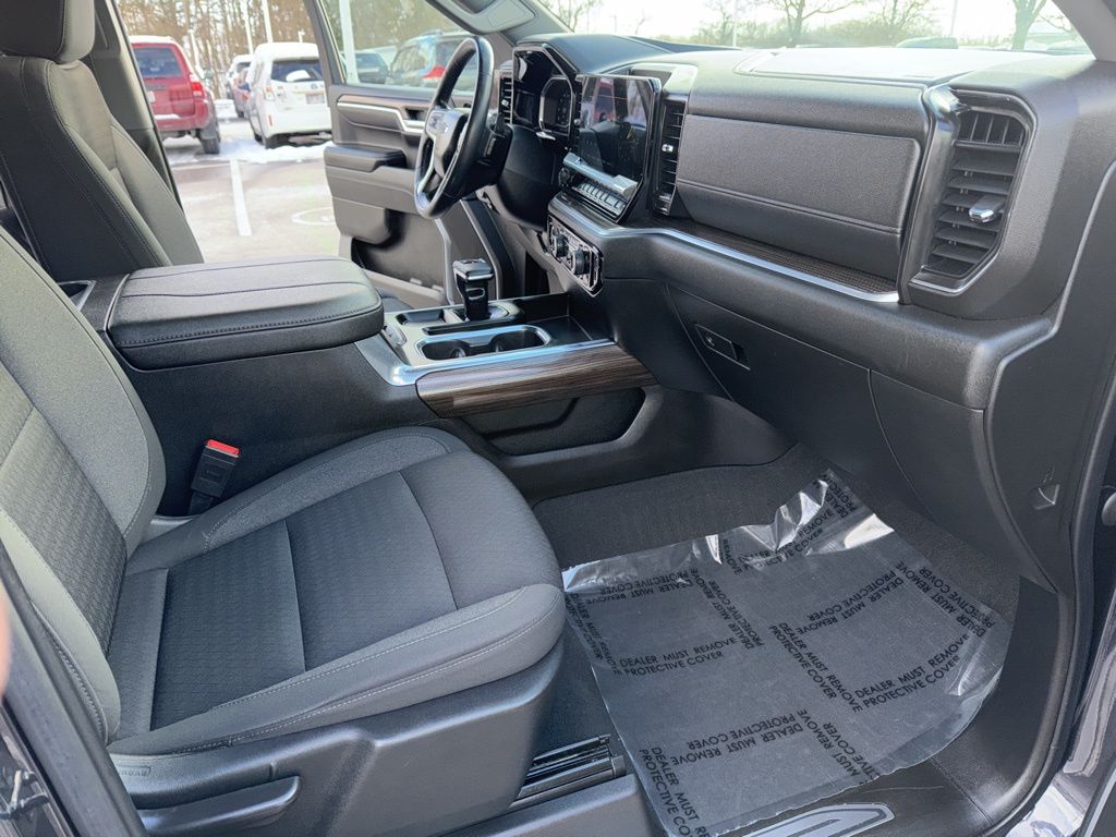 Thumbnail: 2023 Chevrolet Silverado 1500 - 23