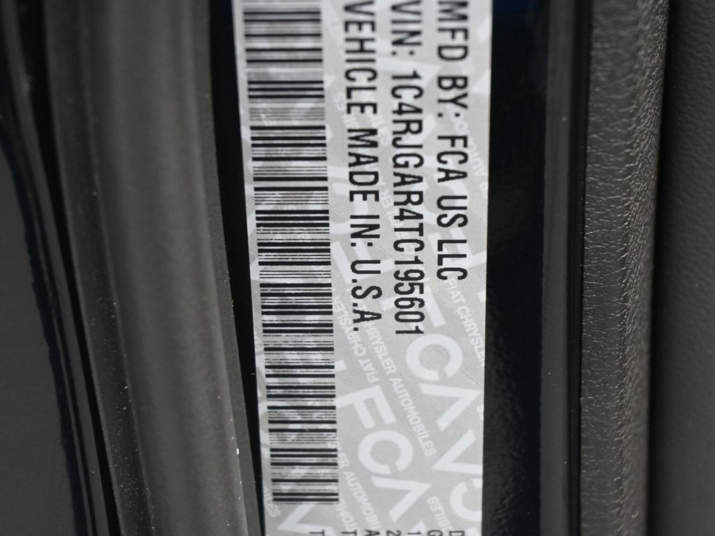 New 2026 Diamond Black Crystal Pearlcoat Jeep Laredo image 16