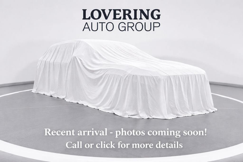 Crystal White 2023 Volvo XC40 B5 Ultimate Dark Theme AWD SUV / Crossover All-Wheel Drive Automatic