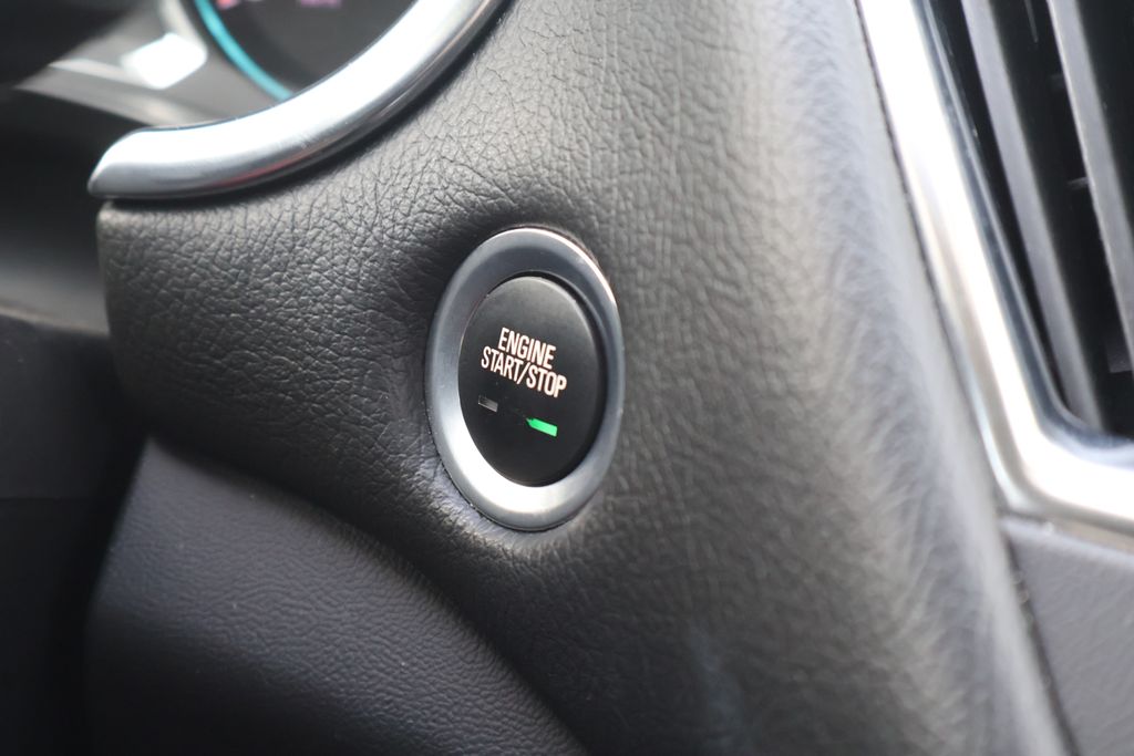 Thumbnail: 2017 Chevrolet Malibu - 27