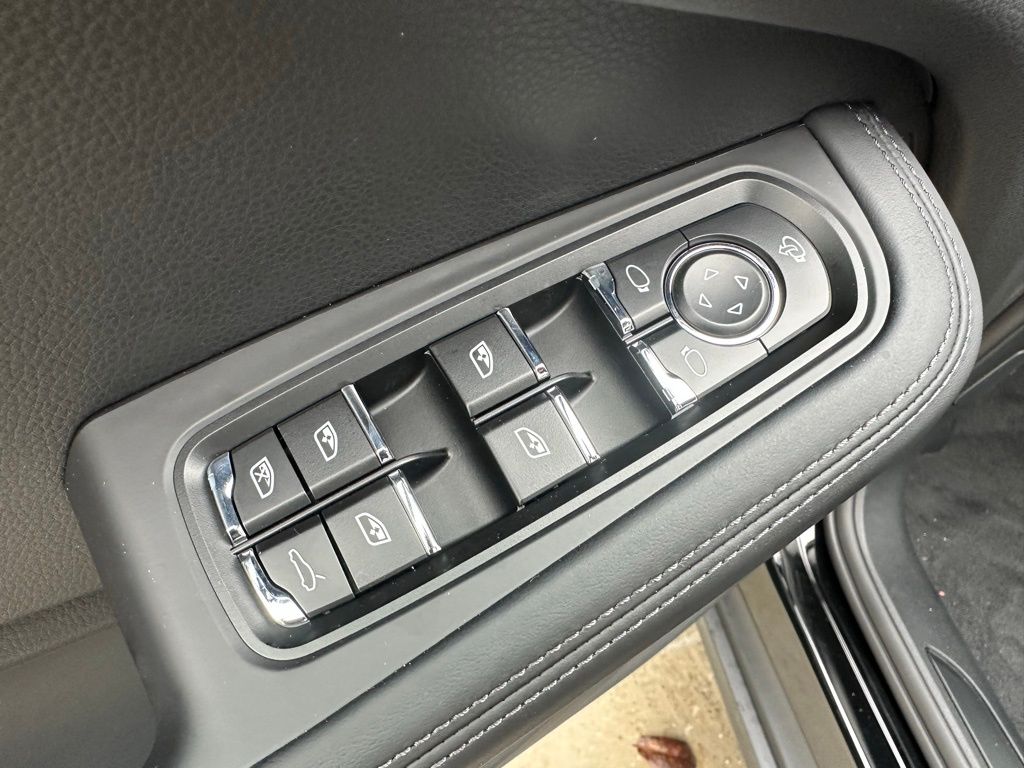 2025 Porsche Macan  15