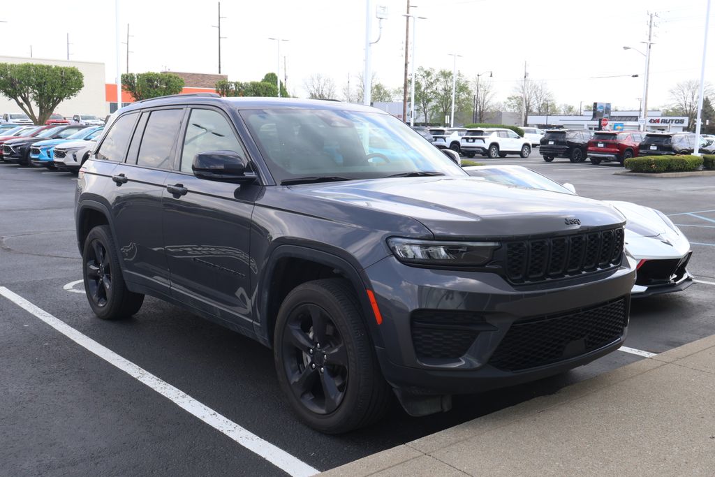Thumbnail: 2023 Jeep Grand Cherokee - 3