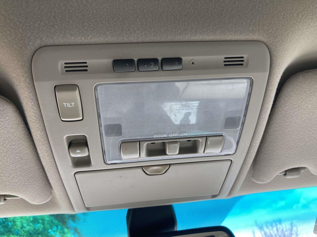 Used 2007  Lexus 350 image 17