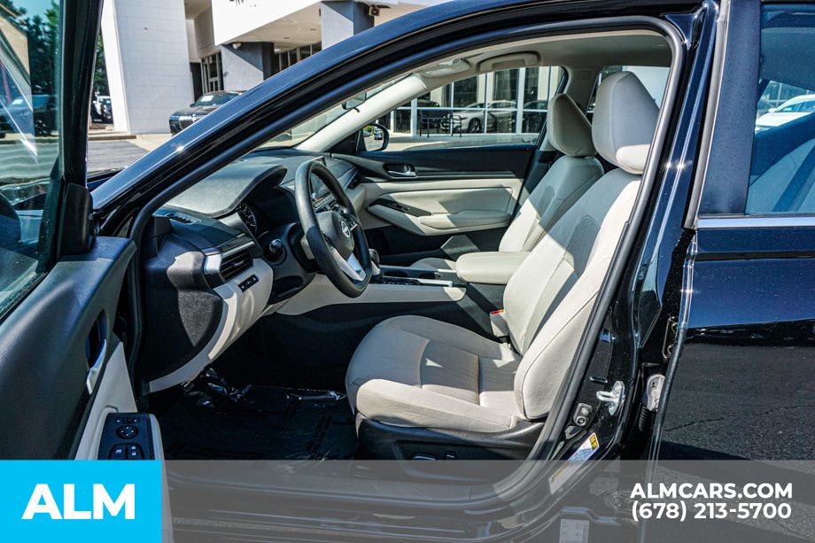 Used 2025 Black Nissan 2.5 SV image 18