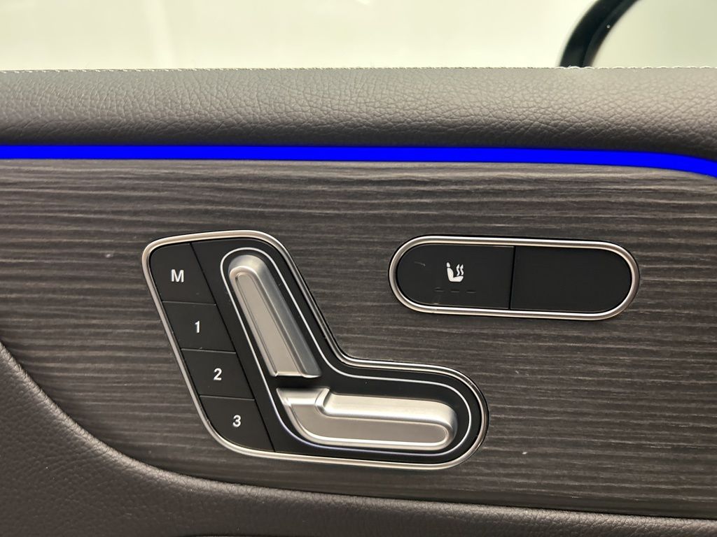 Thumbnail: 2023 Mercedes-Benz GLB - 23