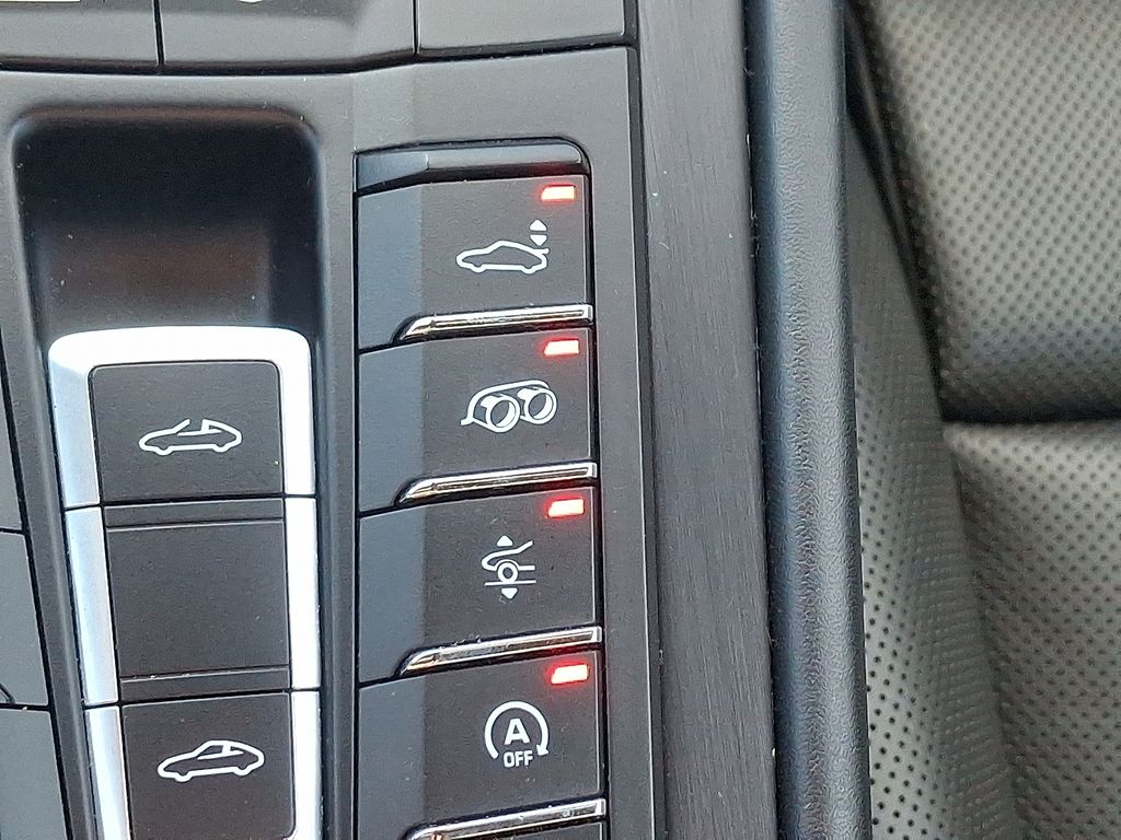 Thumbnail: 2018 Porsche 911 - 24