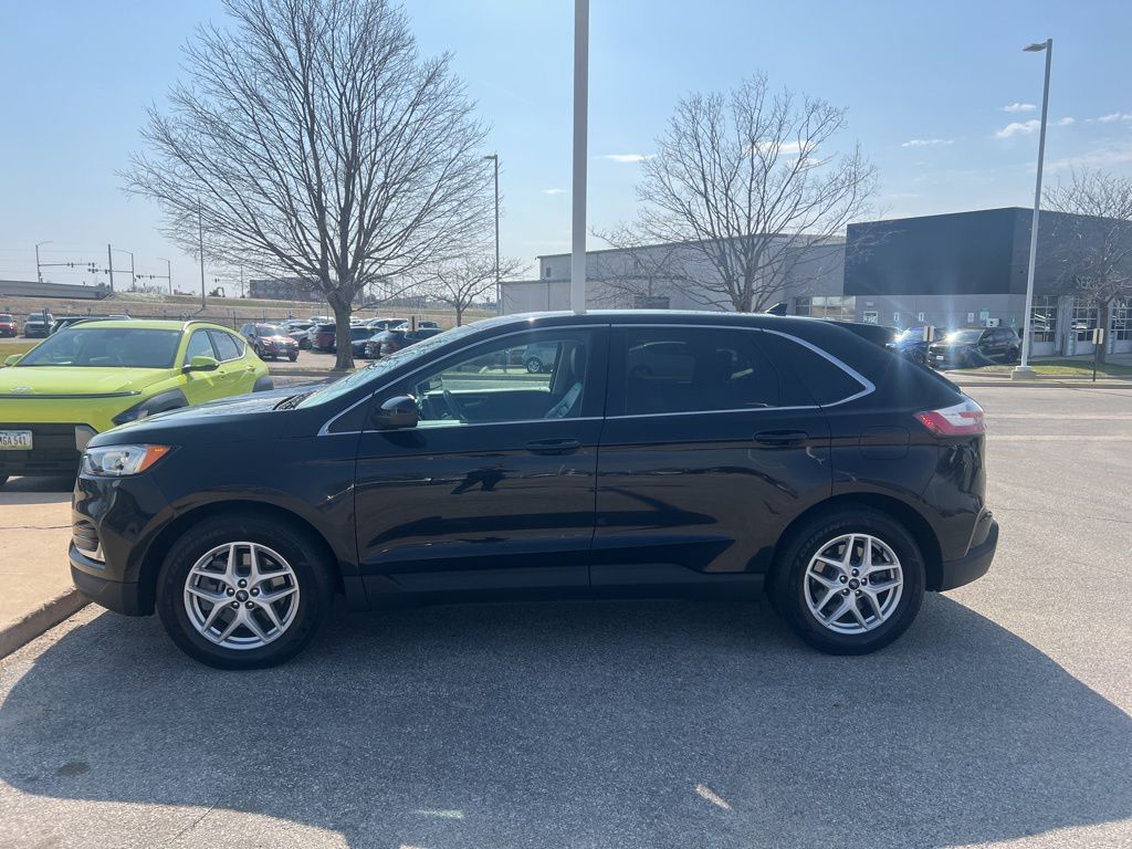 Certified Used 2021 Black Ford SEL image 3