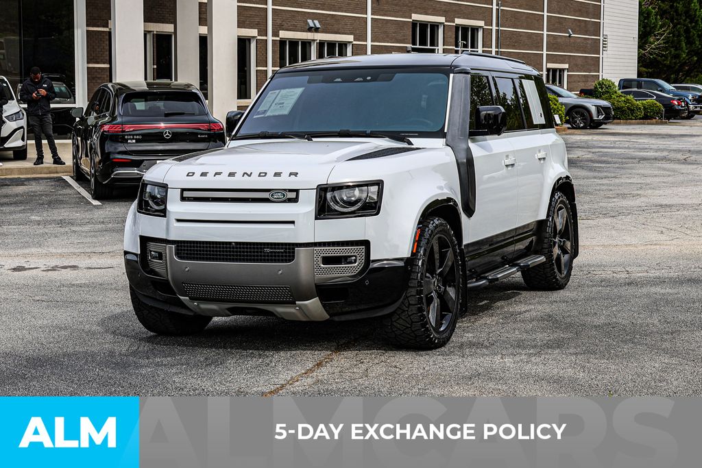 Used 2022 White Land Rover X-Dynamic SE image 3