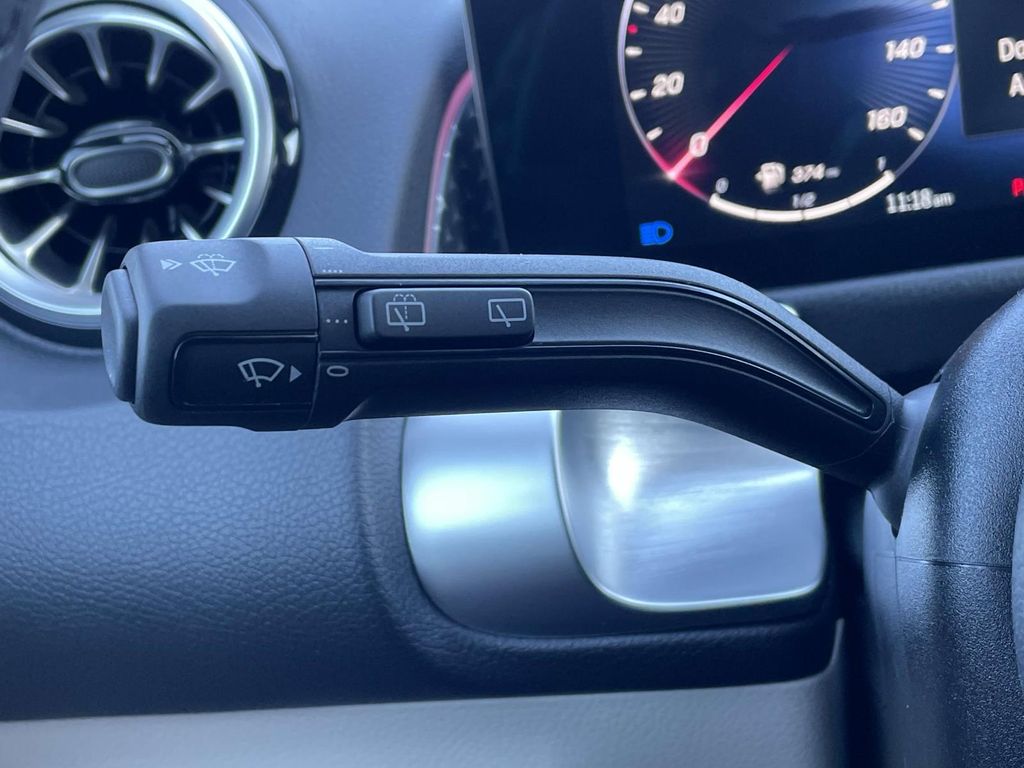 Thumbnail: 2025 Mercedes-Benz GLB - 22