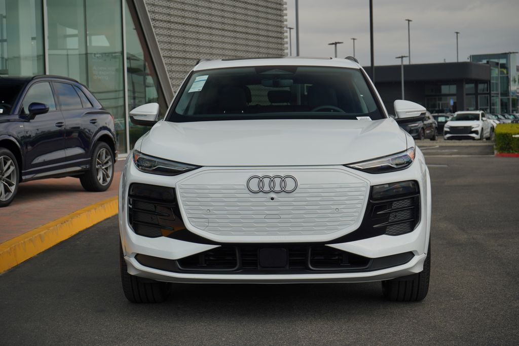 Thumbnail: 2025 Audi Q6 e-tron - 5