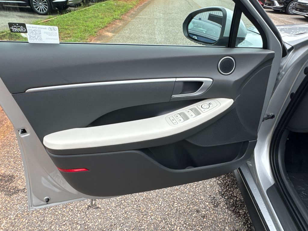 2025 Hyundai Sonata SE photo 10
