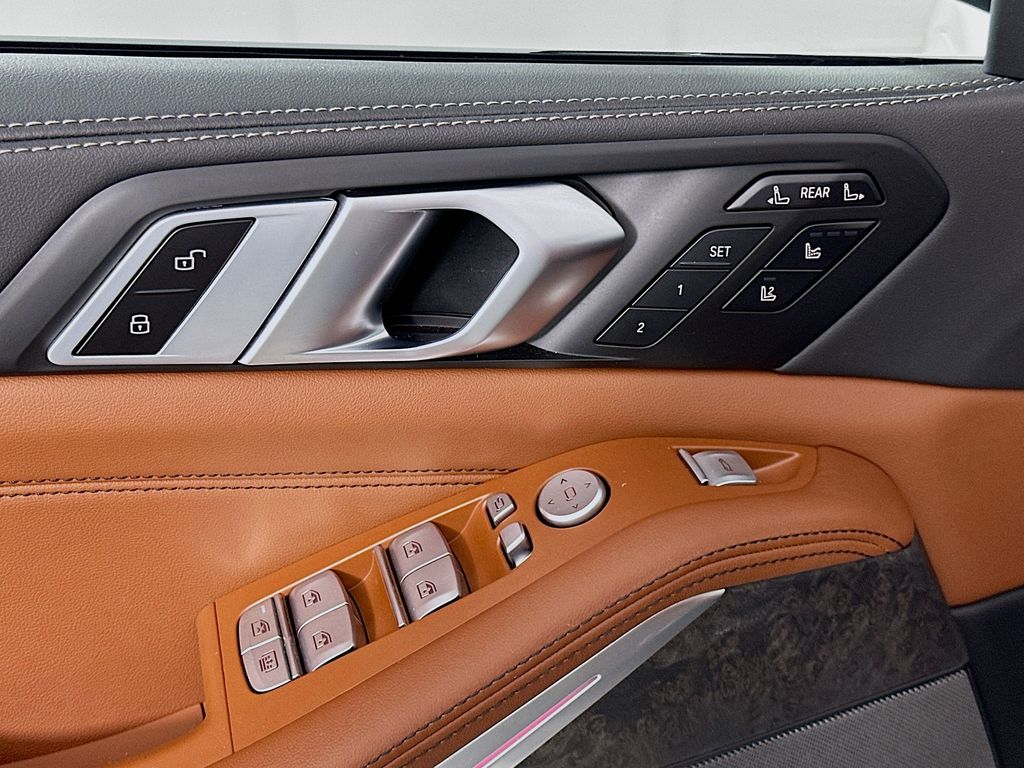 Thumbnail: 2025 BMW X7 - 18