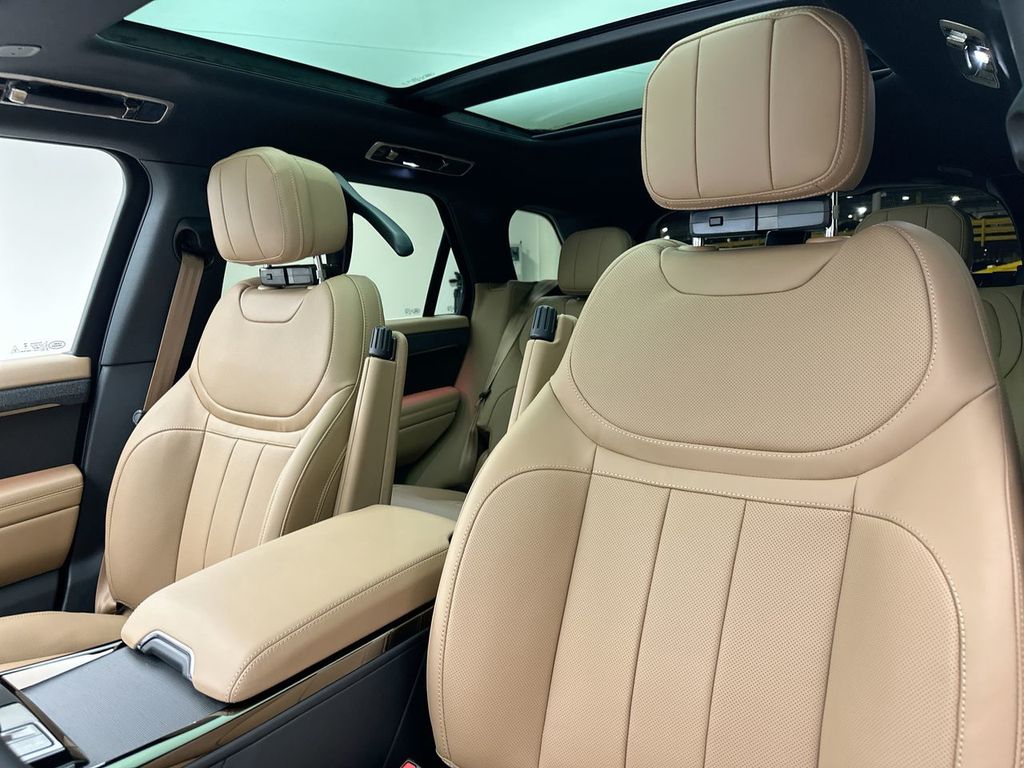 Thumbnail: 2026 Land Rover Range Rover Sport - 10