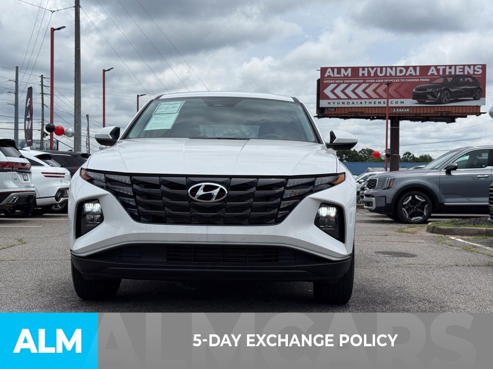 Used 2024 White Hyundai SE image 3
