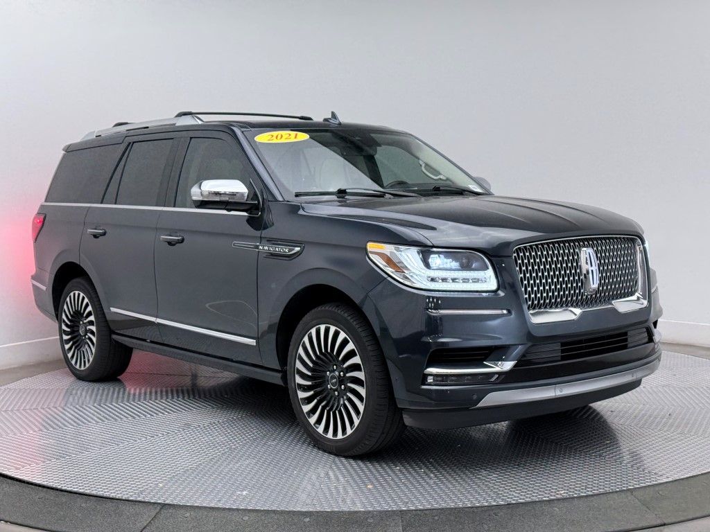Thumbnail: 2021 Lincoln Navigator - 4