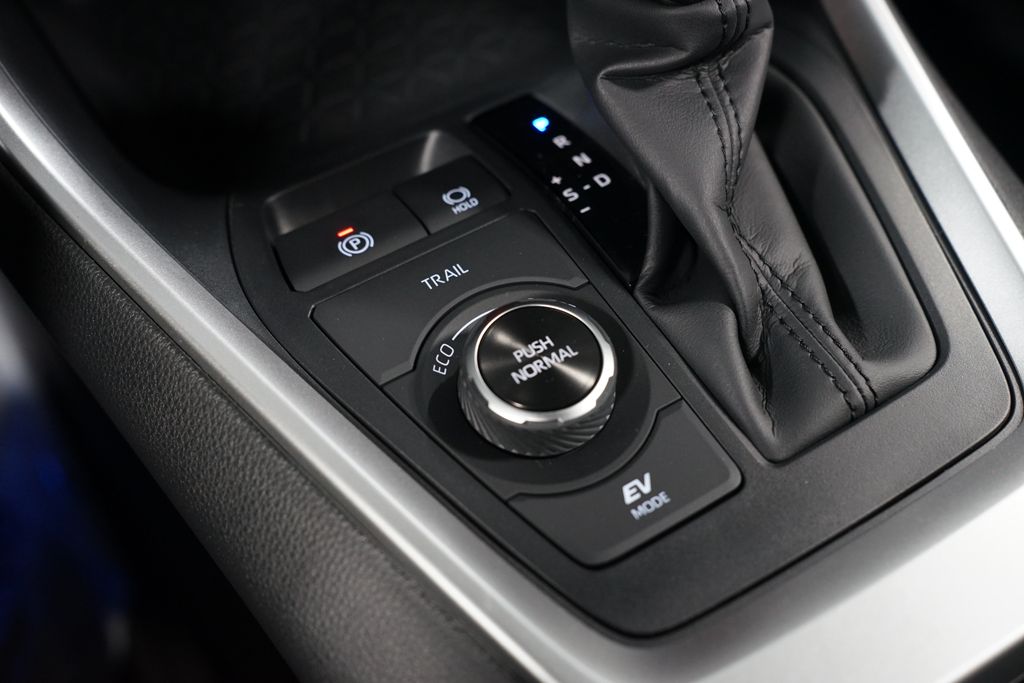 Thumbnail: 2025 Toyota RAV4 - 22