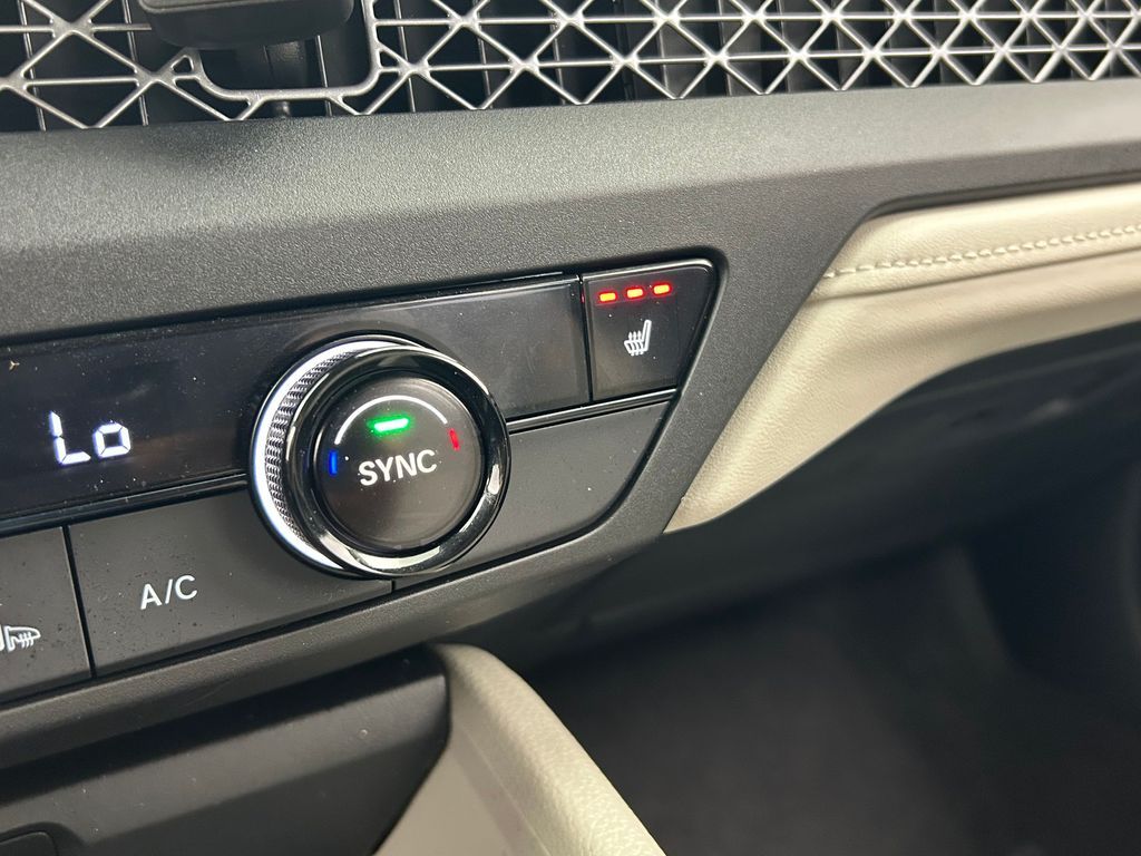 Used 2023 White Honda EX image 27