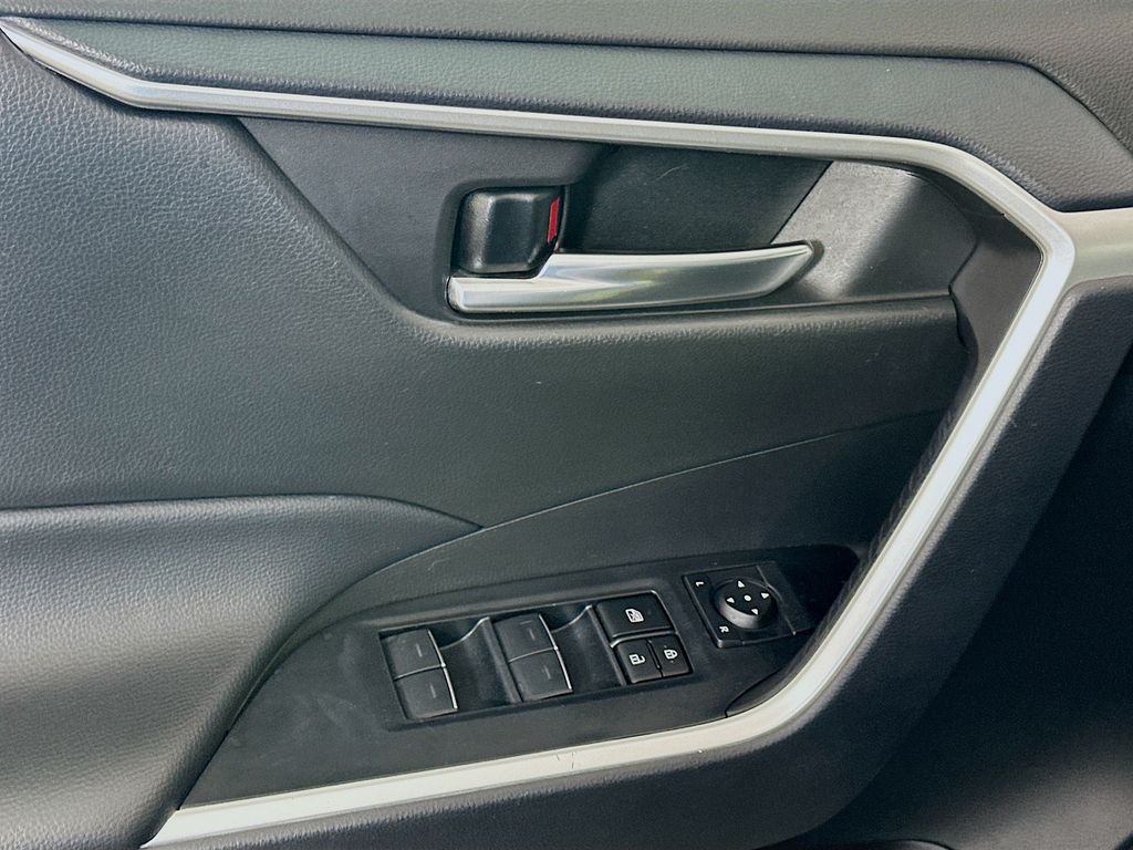 Thumbnail: 2024 Toyota RAV4 - 18