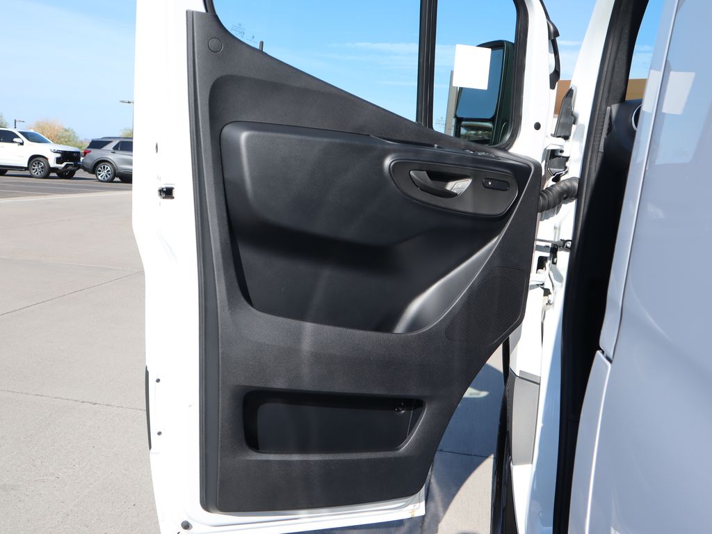 Thumbnail: 2026 Mercedes-Benz Sprinter - 21