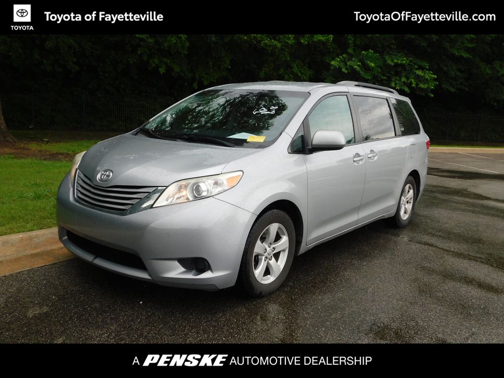 2016 Toyota Sienna LE -
                  Fayetteville, AR