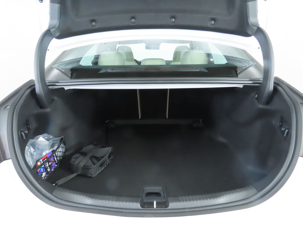 Thumbnail: 2025 Mercedes-Benz C-Class - 28