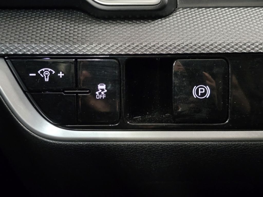 Used 2024 White Kia LX image 30
